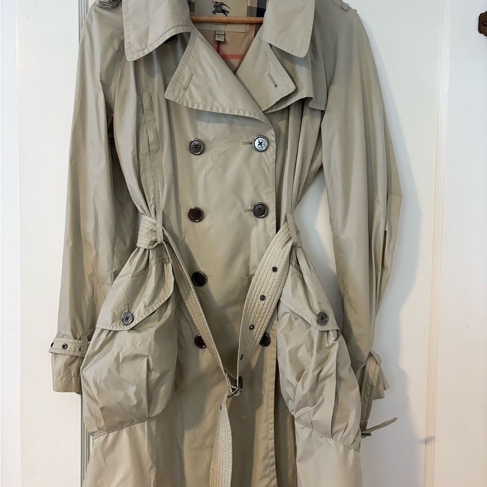 Burberry Classic Tan Trench rain Coat - Picture 11 of 11